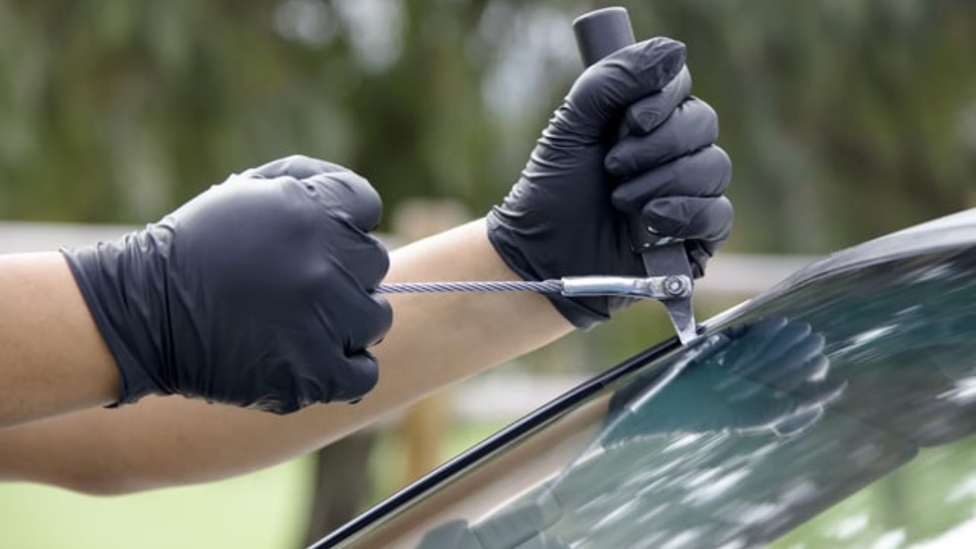 A Comprehensive Guide to Auto Glass Repair 