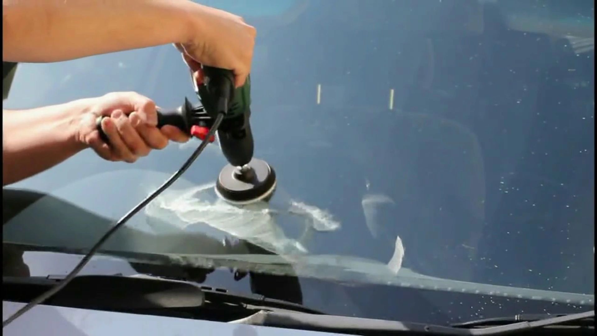 Restoring Shine to Car Glass Surfaces 