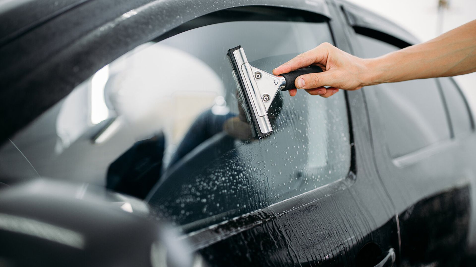 The Benefits of Vehicle Glass Tinting