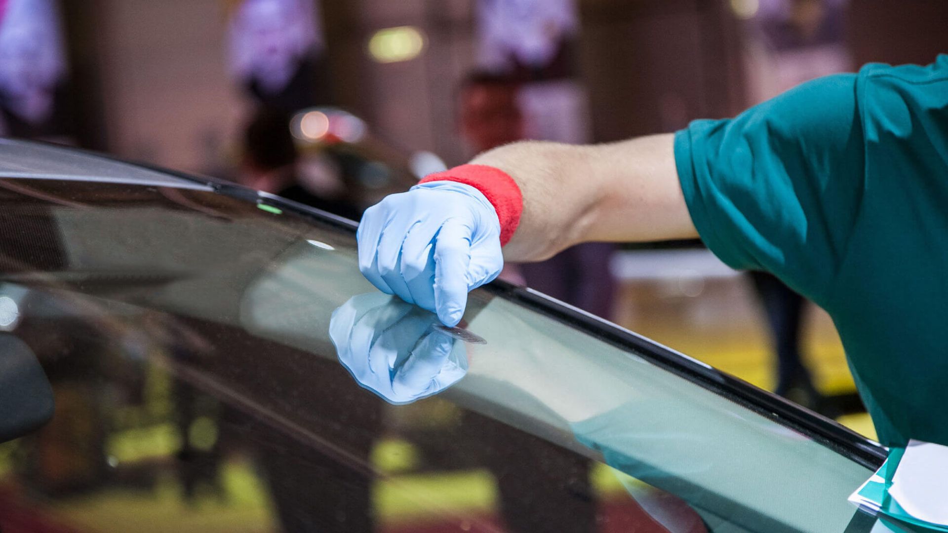 Restoring Shine to Car Glass Surfaces