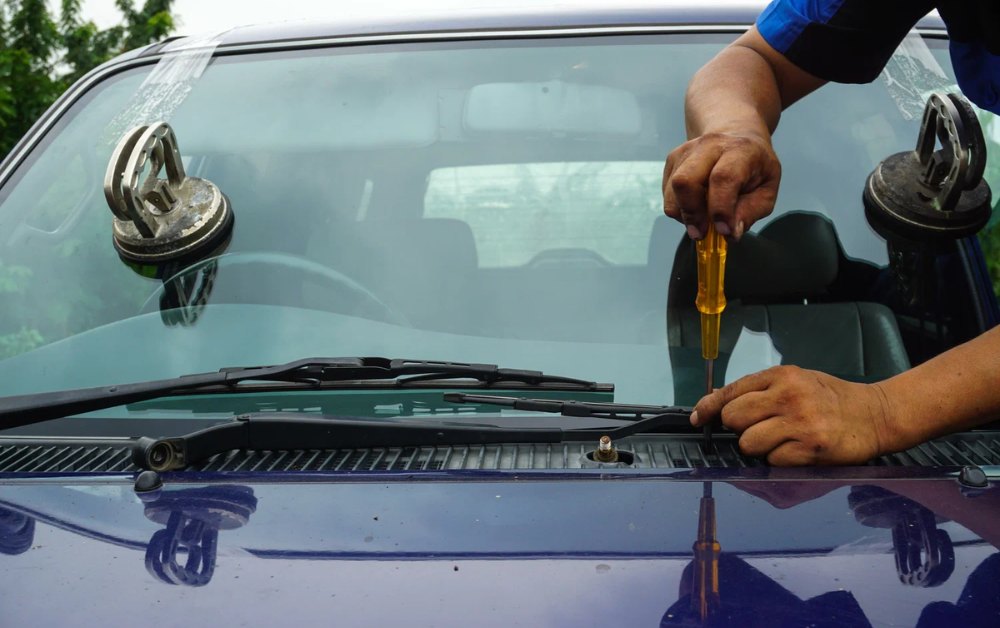 Factors Influencing Glass Repair Costs