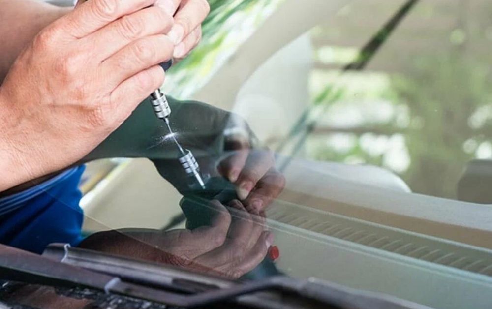 How Do You Choose a Reliable Auto Glass Repair Service?