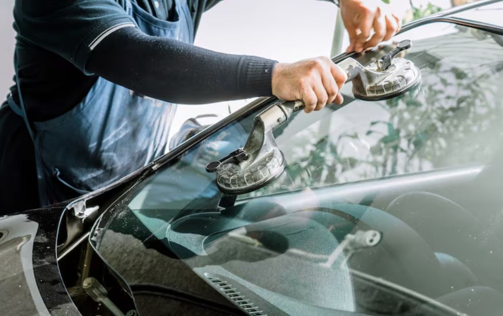 Windscreen Repair vs Replacement: What’s the Best Option?