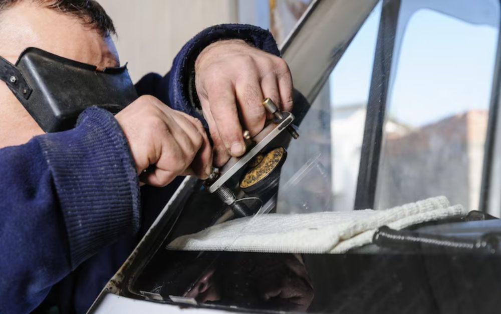 professional car window repair service