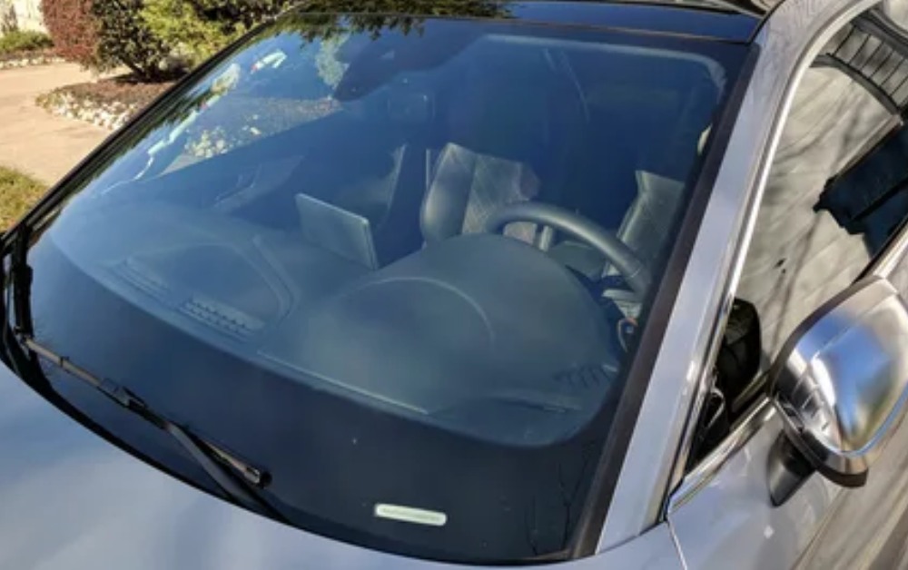 The Importance of Maintaining Auto Glass for Optimal Mirror Performance