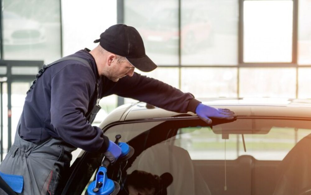 Questions You Should Ask While Hiring an Autoglass Repair Service