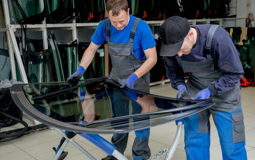 Understanding Auto Glass Insurance Claims in Abu Dhabi