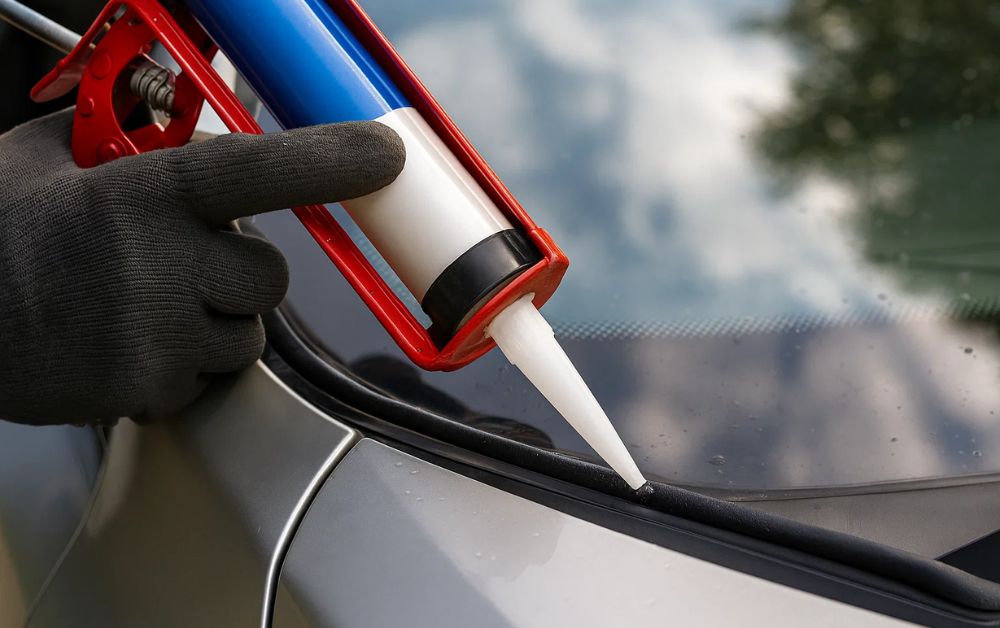 Common Causes of Windshield Leaks in Abu Dhabi's Climate